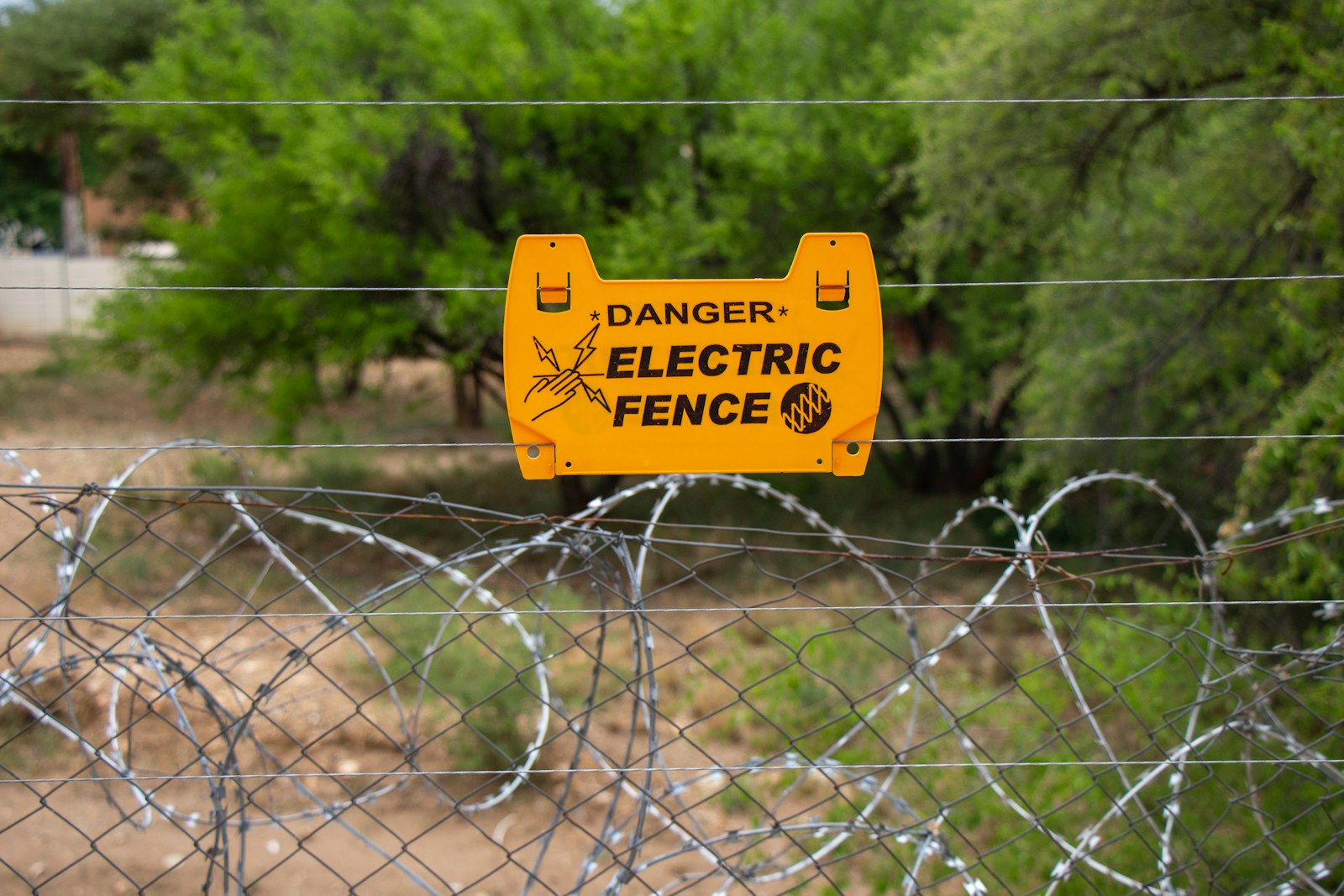 danger electric fence sign